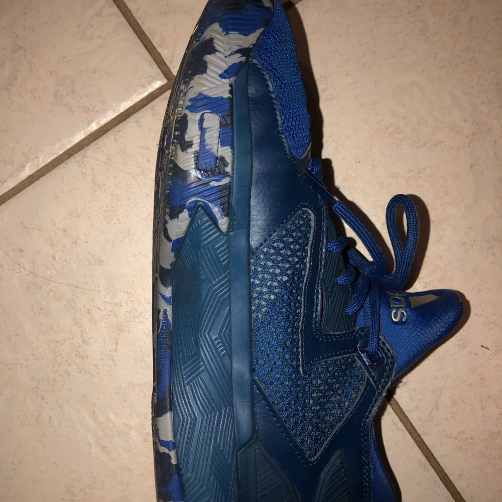 Adidas Dame D lillard 2 camo 
Size 7 men’s